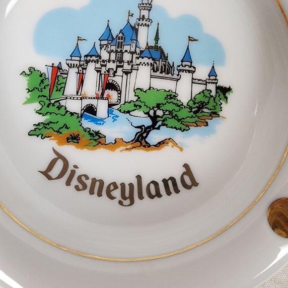Vintage 60s Disneyland Collectable Ashtray Novelty Souvenir Cinderella's  Castle - Picture 6 of 10